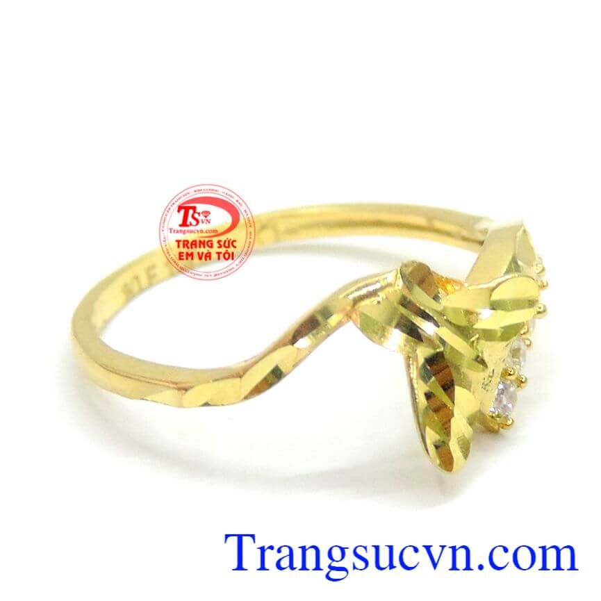 Sản phẩm vàng là món quà thích hợp làm quà tặng trong các dịp kỷ niệm,lễ tết. Nhẫn nữ vàng 10k bướm xinh đẹp