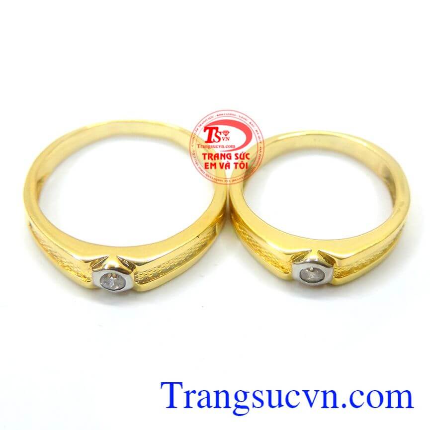 Cặp nhẫn cưới vàng hạnh phúc là minh chứng cho tình yêu và sự trung thành của đời sông hôn nhân và gia đình hạnh phúc