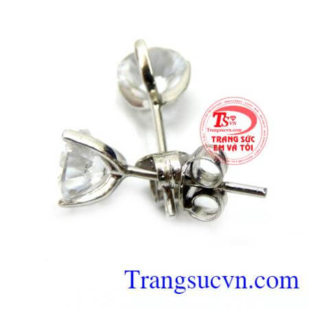 Hoa tai vàng trắng gắn kim cương thương hiệu Em và Tôi đảm bảo chất lượng.