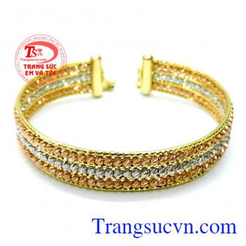 Vòng tay dạng kết nữ tính đẹp hợp thời trang. 