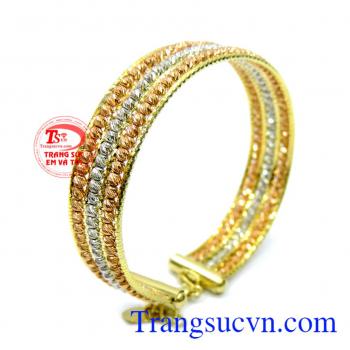 Mang đến cho người đeo vẻ đẹp sang trọng quý phái. Vòng tay dạng kết nữ tính đẹp