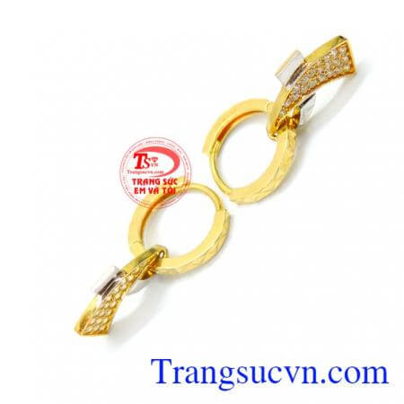 Đôi hoa tai đá đẹp TSVN mang đến vẻ đẹp thời trang quý phái cho người đeo.