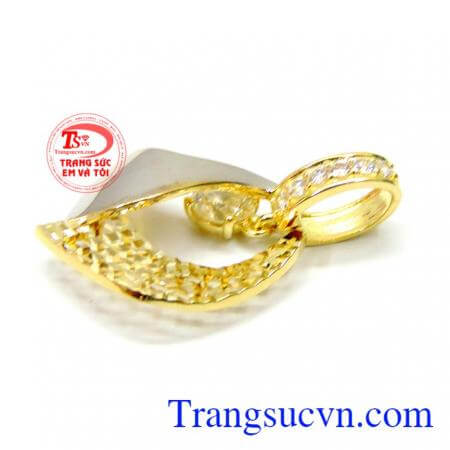 Mặt dây chuyền vàng 10k quý phái giao hàng trên toàn quốc.
