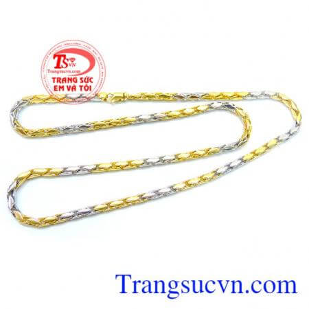 Dây chuyên nam sáng bóng dây vàng và kiểu phù hợp mọi lứa luổi có thể đeo làm tôn lê sự tinh tế và lịch lãm cho bản thân
