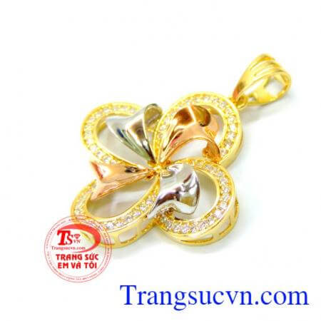 Công ty chung tôi chuyên cung cấp các loại vàng bạc đá quý uy tín chất lượng trên toàn quốc. Mặt dây nữ 18k mặt hoa to