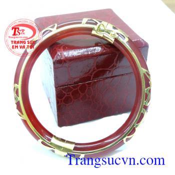 Vàng đảm bảo, ngọc thiên nhiên, đeo bền đẹp. Vòng ngọc jadeite đỏ bọc vàng 10k