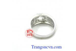 Nhẫn nam vàng trắng đính đá mạnh mẽ