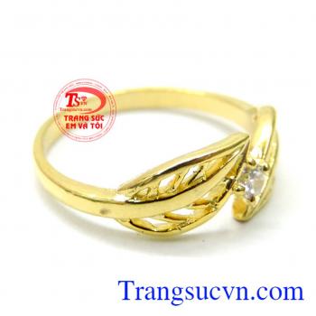 Chất lượng vàng đảm bảo, Uy tín khách hàng bình chọn nhiều năm. Nhẫn nữ lá vàng kết đá đẹp