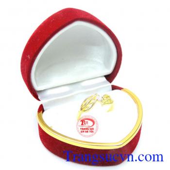 Nhẫn nữ lá vàng kết đá đẹp