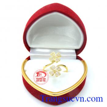 Nhẫn nữ vàng đôi hoa xành điệu là nhẫn nữ vàng tây chế tác tinh tế mang đến những đường nét sáng bóng bền đẹp. 