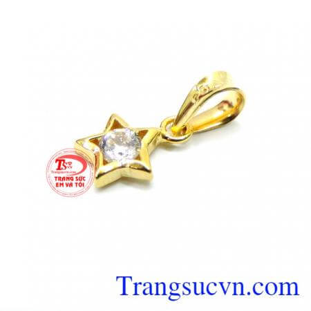Mặt dây chuyền sáng bóng uy tín về chất lượng vàng,khách hàng ưa chuộng làm quà trong các dịp lễ tết và ngày kỷ niệm