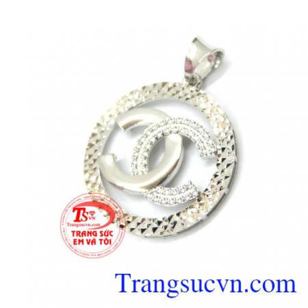 Mặt dây nữ vàng trắng chanel 18k là món quà ý nghĩa