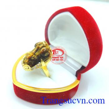 Đeo hộ mệnh Kim và Thổ nhẫn nữ tỳ hưu vàng tây. Nhẫn nữ tỳ hưu đá mắt hổ nữ tính