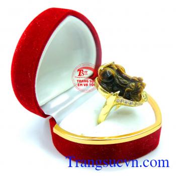 Nhẫn nữ tỳ hưu đá mắt hổ nữ tính