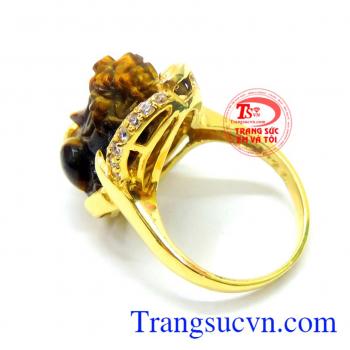 Nhẫn nữ tỳ hưu đá mắt hổ nữ tính