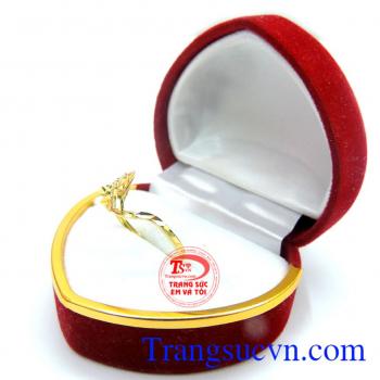 Bán chiếc Nhẫn nữ kiểu chế tác đẹp. 