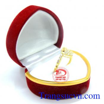 nhẫn nữ đẹp đeo hợp làm tôn lên vẻ đẹp dịu hiền của phái đẹp.