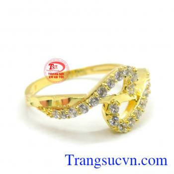 Thiết kế kiểu dáng đẹp sang trọng quý phái. Nhẫn nữ cuộn xoắn đá kết may mắn