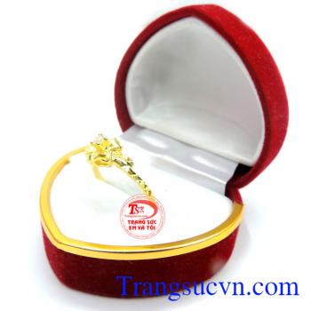 Nhẫn nữ hoa quý phái vàng 10k là món quà ý nghĩa và đơn giản cho các chàng lựa chọn tặng nàng trong ngày 20-10.