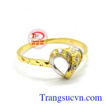 Tượng trưng cho tình yêu thủy chung, vĩnh cửu. Nhẫn nữ vàng trái tim tình yêu