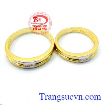 Cặp nhẫn cưới tượng trưng cho kết quả của tình yêu bền đẹp, mang đến hạnh phúc vĩnh viễn cho các cặp đôi