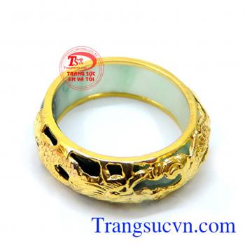 Nhẫn ngọc cẩm thạch vàng đẹp
