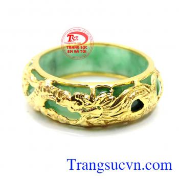 Nhẫn ngọc cẩm thạch bọc rồng vàng rồng vàng hợp phong thủy