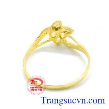 Khách hàng ưa chuộng sản phẩm nhẫn nữ vàng tây bền đẹp. Nhẫn vàng nữ tính 10k