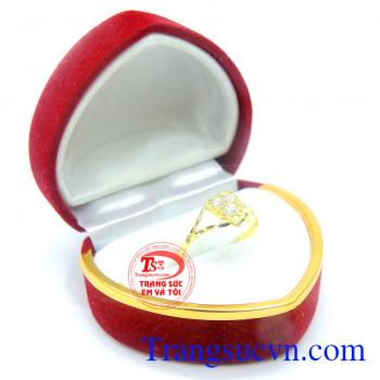 Nhẫn vàng cho phái nữ đẹp là món quà ý nghĩa và đơn giản cho các chàng lựa chọn tặng nàng. 