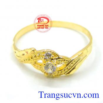 Thiết kế kiểu dáng đơn giản. Nhẫn vàng nhỏ nhỏ xinh xinh
