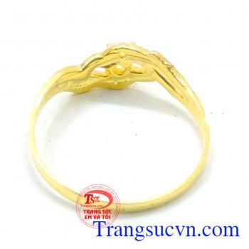 Mẫu mã đa dạng phong phú là món quà ý nghĩa phù hợp với nhiều các bạn nữ. Nhẫn vàng nhỏ nhỏ xinh xinh