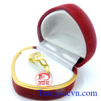 Nhẫn nữ trái tim yêu thương đẹp sang trọng luôn làm các chị em phái đẹp nổi bật trước đám đông.