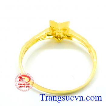 Nhẫn nữ quý phái, món quà ý nghĩa dành tặng cho người mình yêu thương. Nhẫn nữ vàng ngôi sao lấp lánh