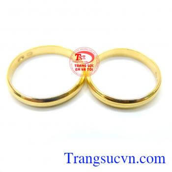 Đôi trai gái yêu nhau và là món quà ý nghĩa nhất mọi người nên chọn