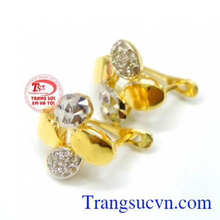 Đôi hoa tai bông hoa 4 cánh đẹp mang đến vẻ đẹp thời trang quý phái cho người đeo.