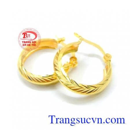 Đôi hoa tai giá rẻ vàng 10k đẹp sang trọng dành tặng phái nữ vào những dịp lễ đặc biệt.
