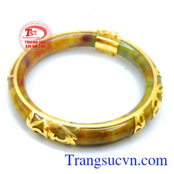 Vòng tay bọc vàng quý phái đẹp sang trọng và sáng bóng.
