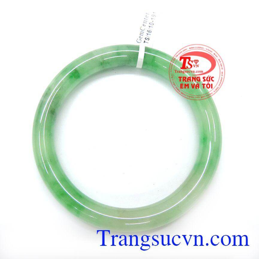 Chiếc vòng ngọc cẩm thạch nữ tính