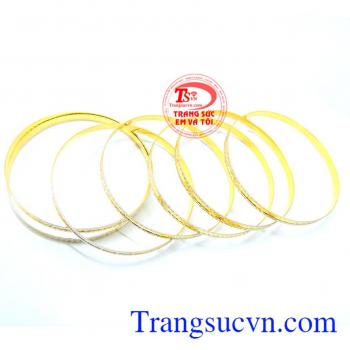 Nhằm làm tôn lên vẻ đẹp quyến rũ khi đeo sang trọng phù hợp với phái đẹp tạo nên một vẻ đẹp thuần túy. Bộ vòng tuần nữ tính thời trang