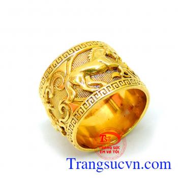 Nhẫn nam ngựa 18k, Nhẫn nam vàng thiết kế chạm khắc hinh bạch mã nổi