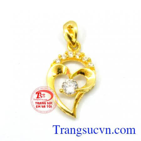 Sản phẩm mặt dây vàng trái tim thủy chung đính đá đẹp là mặt dây chuyền sáng bóng