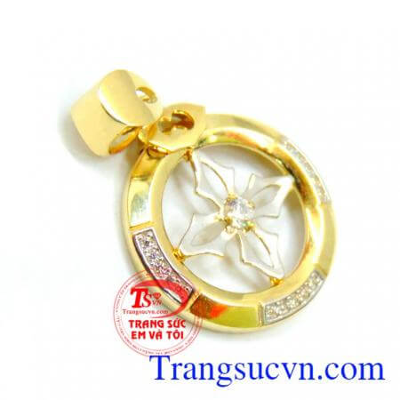 Mặt dây nữ thời trang cá tính kết hợp cùng dây chuyền nữ