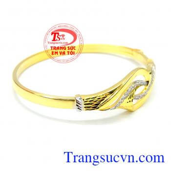 Bán sản phẩm vòng tay vàng thiết kế kiểu dáng tinh tế. 