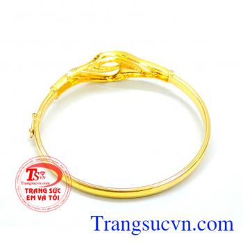 Sản phẩm hàng chuẩn trọng lượng vàng vòng tay nữ làm quà tặng tình yêu không thể chối từ bán sản phẩm trên toàn quốc giao hàng tân nới thanh toán an toàn. Vòng tay nữ cá tính vàng 10k đẹp