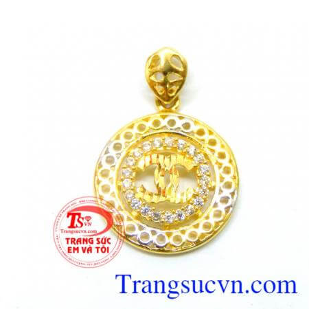 Sản phẩm trang sức vàng như mặt dây chuyền vàng