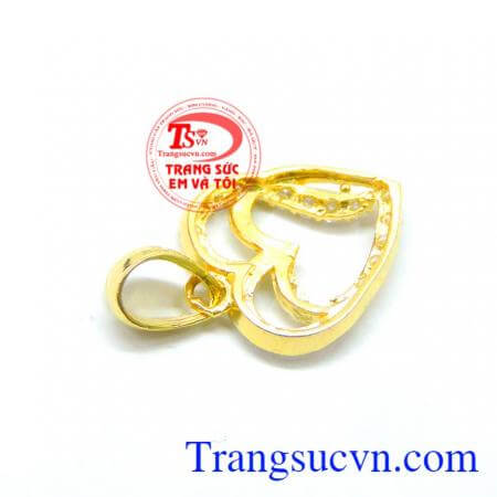 Mặt dây trái tim đá kết sáng bóng được các bạn nữ yêu thích