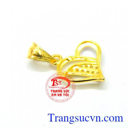 Mặt dây chuyền nữ vàng quý phái dễ kết hợp cùng nhiều kiểu dây chuyền vàng