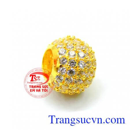 Mặt dây chuyền nữ vàng sang trọng dễ dàng kết hợp với dây chuyền