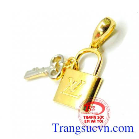 Mặt dây chuyền nữ vàng quý phái dễ kết hợp cùng nhiều kiểu dây chuyền vàng