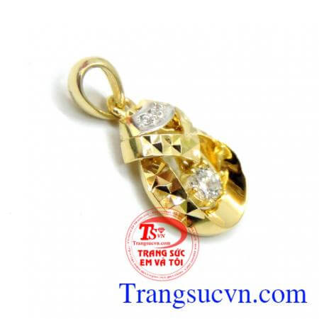 Mặt dây chuyền vàng được thiết kế và chế tác trên máy 3D đảm bảo tinh xảo khách hàng ưa chuộng nhiều năm